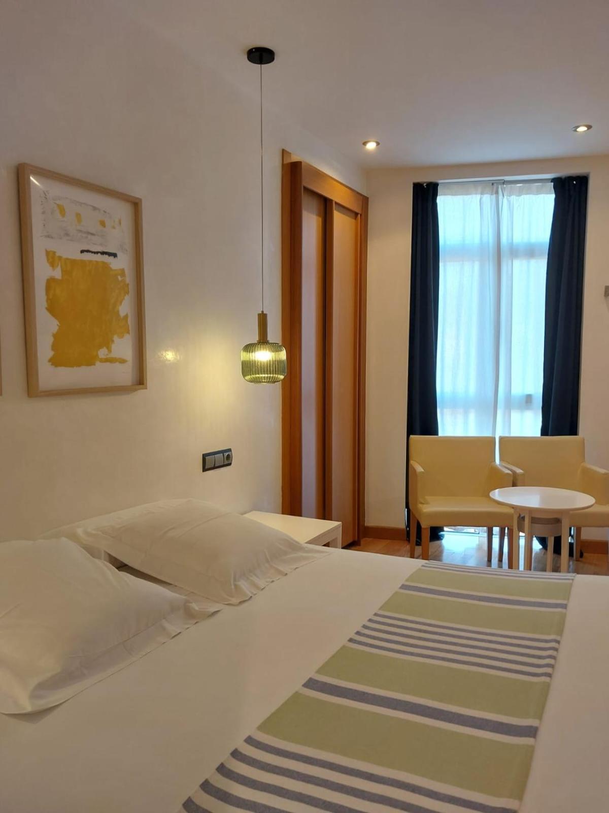 Hotel Nochendi Onís Buitenkant foto