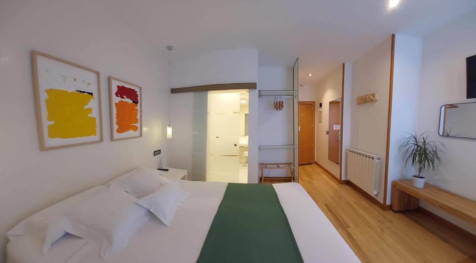 Hotel Nochendi Onís Buitenkant foto