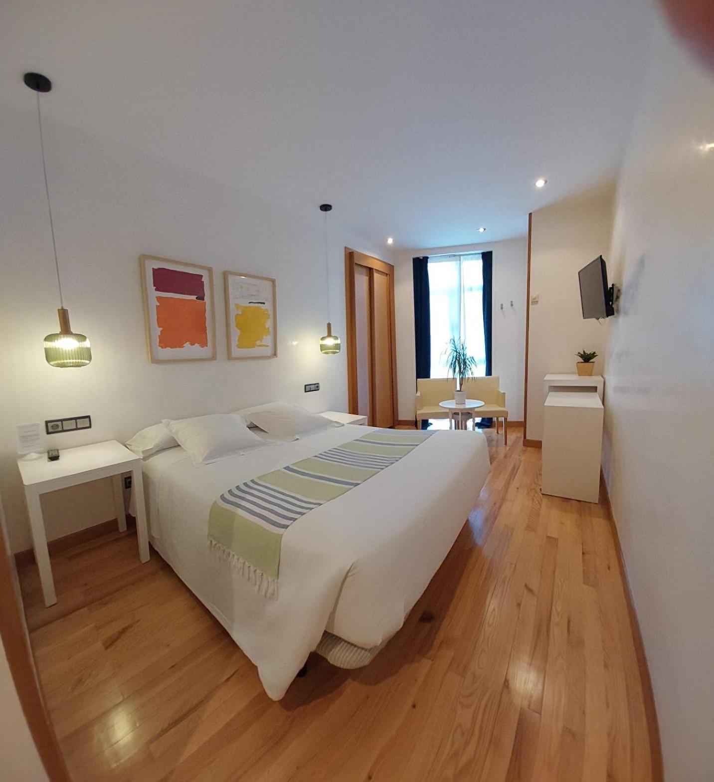 Hotel Nochendi Onís Buitenkant foto