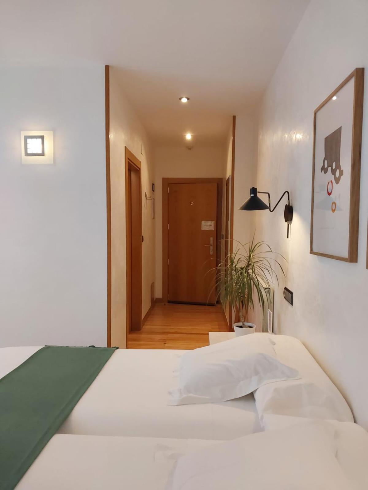 Hotel Nochendi Onís Buitenkant foto