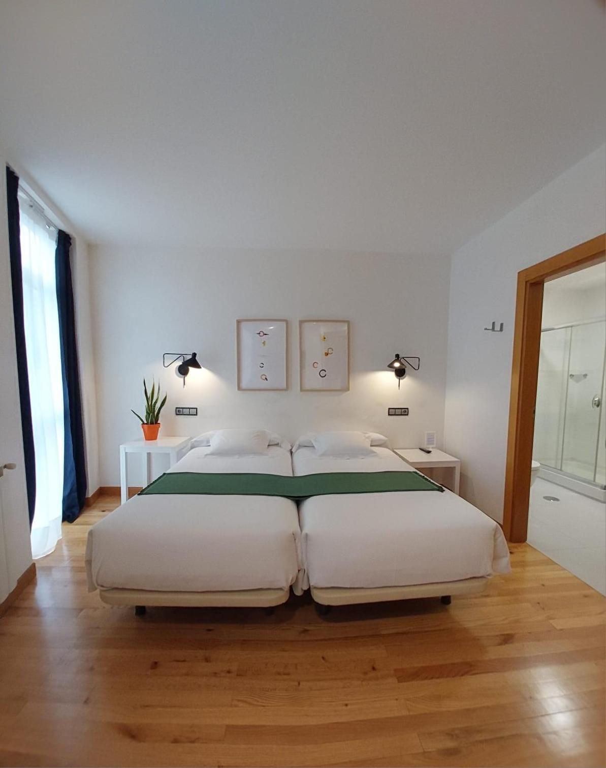 Hotel Nochendi Onís Buitenkant foto