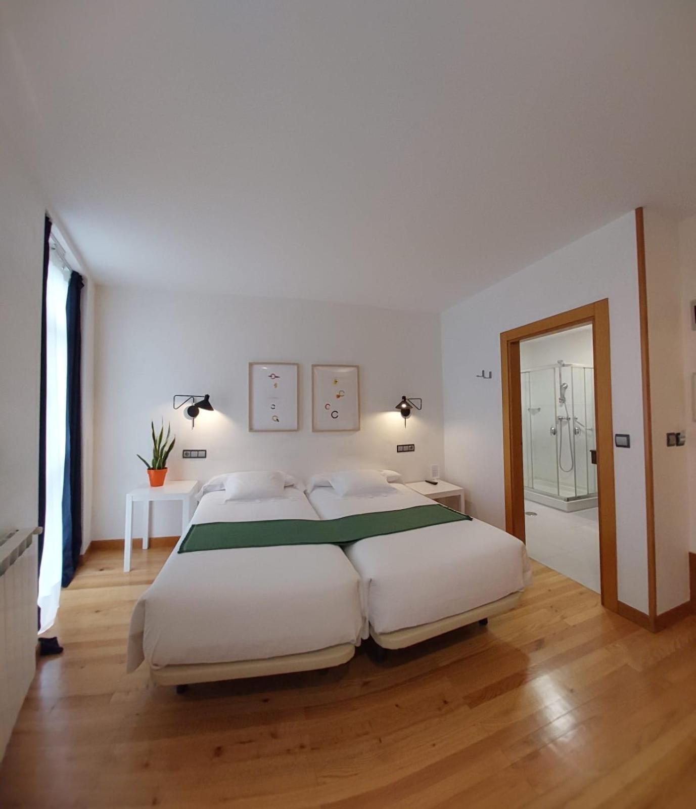 Hotel Nochendi Onís Buitenkant foto