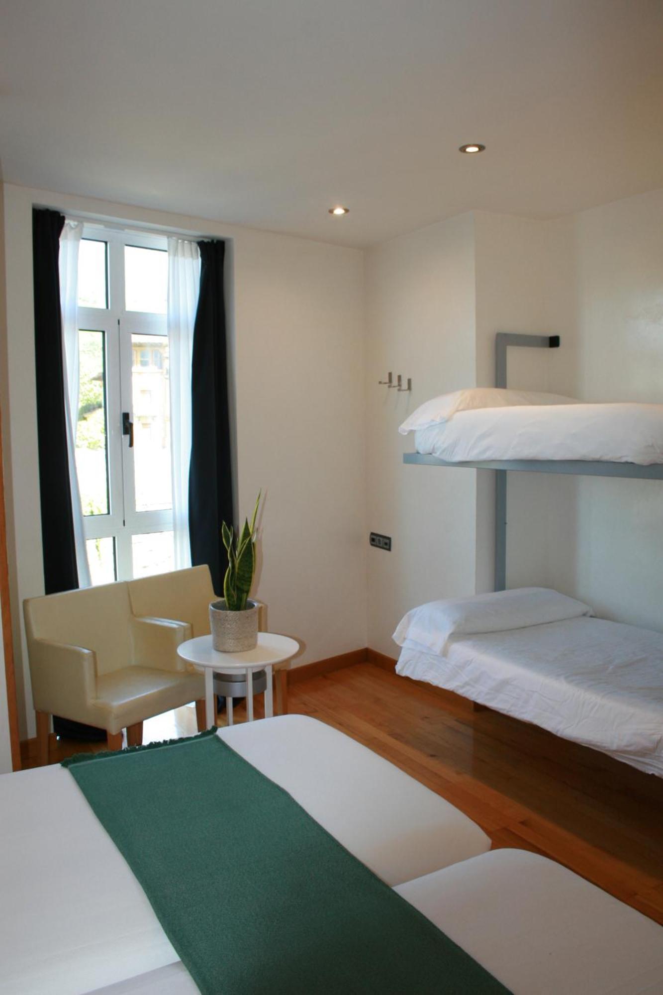 Hotel Nochendi Onís Buitenkant foto