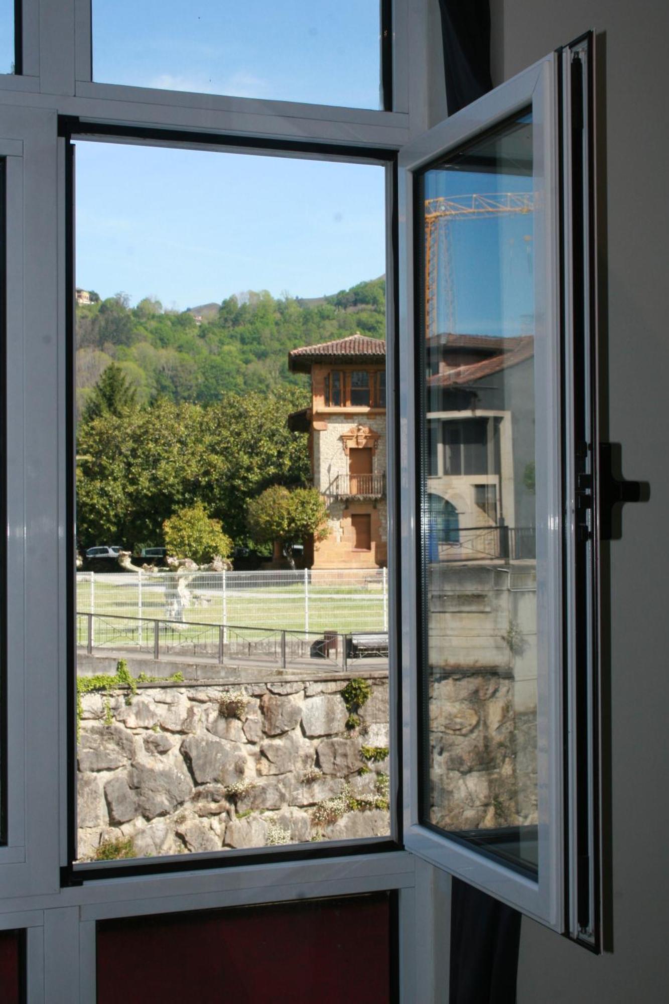 Hotel Nochendi Onís Buitenkant foto