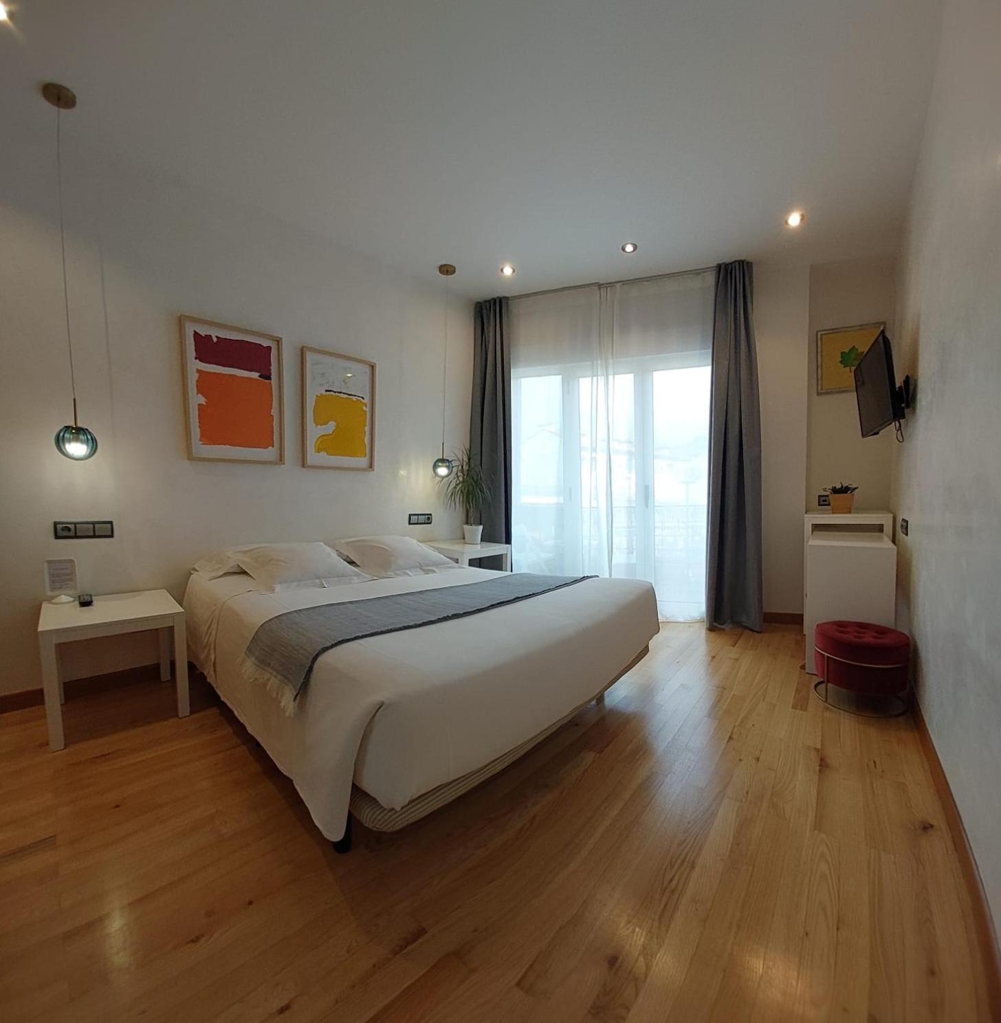 Hotel Nochendi Onís Buitenkant foto