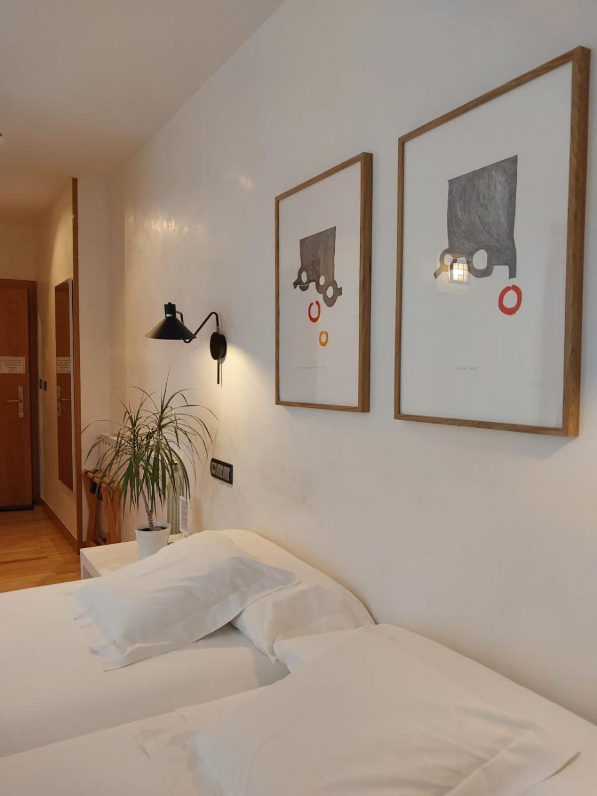 Hotel Nochendi Onís Buitenkant foto