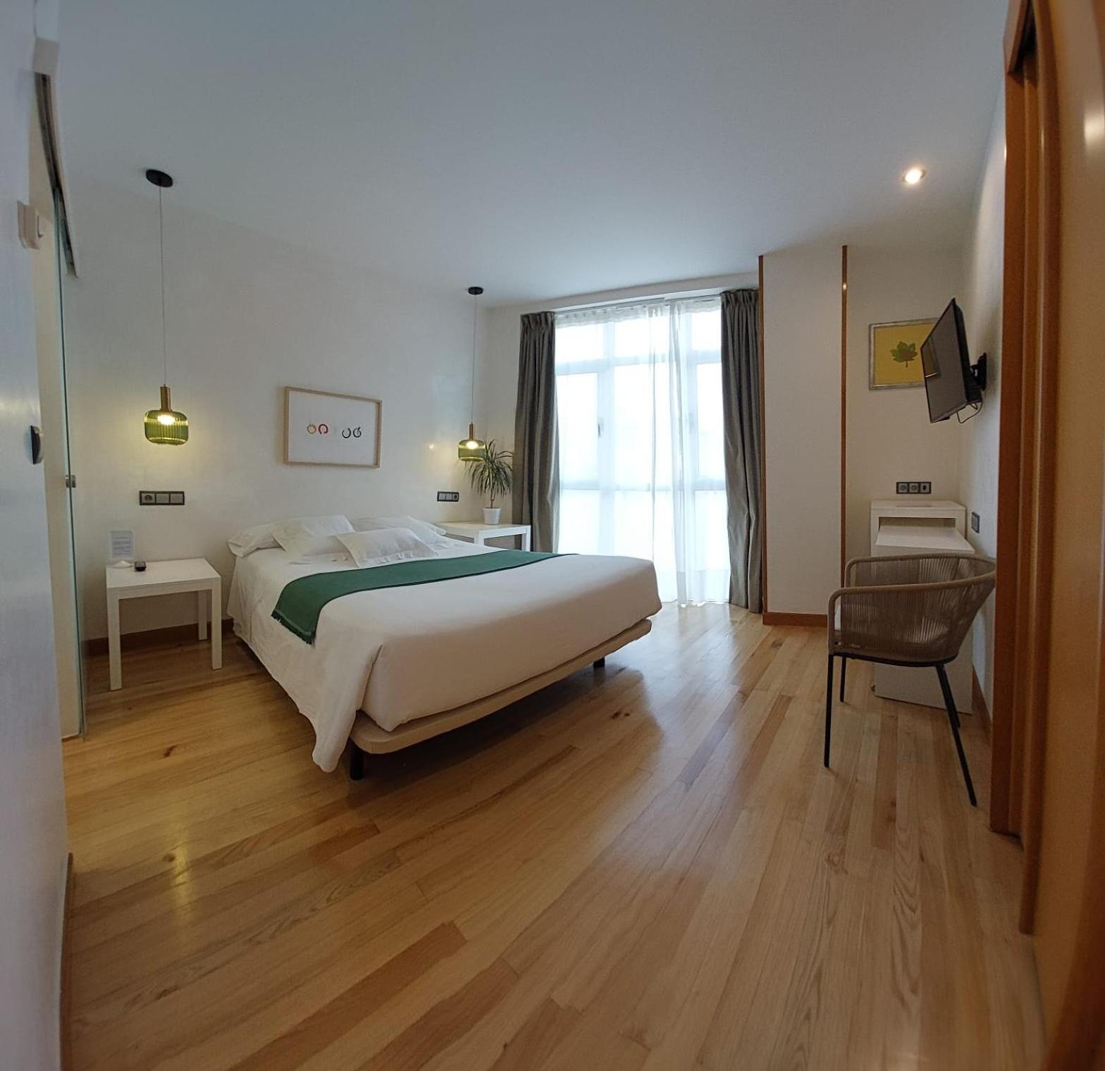 Hotel Nochendi Onís Buitenkant foto
