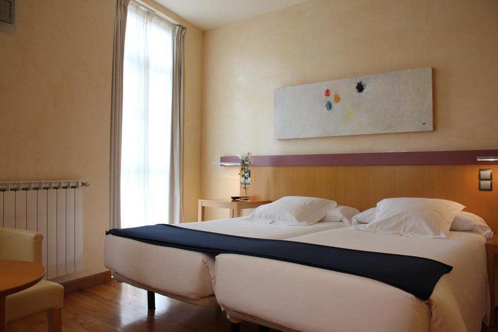 Hotel Nochendi Onís Buitenkant foto