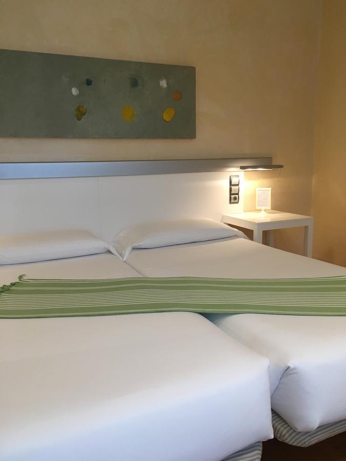 Hotel Nochendi Onís Buitenkant foto