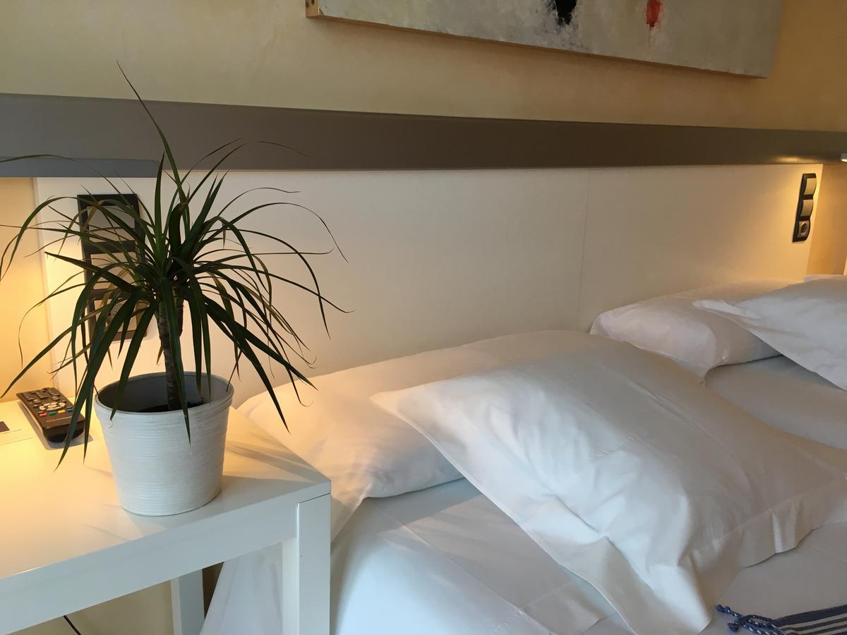 Hotel Nochendi Onís Buitenkant foto