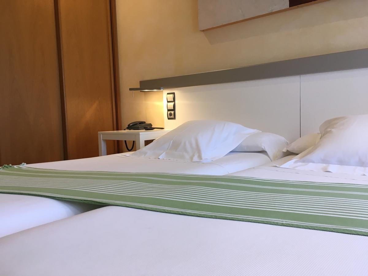 Hotel Nochendi Onís Buitenkant foto